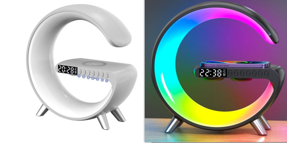 مصباح LED ذكي جديد على شكل حرف G، مزود بمكبر صوت بلوتوث وشاحن لاسلكي، يعمل بتقنية التحكم عبر تطبيق، مثالي لغرفة النوم وديكور المنزل.