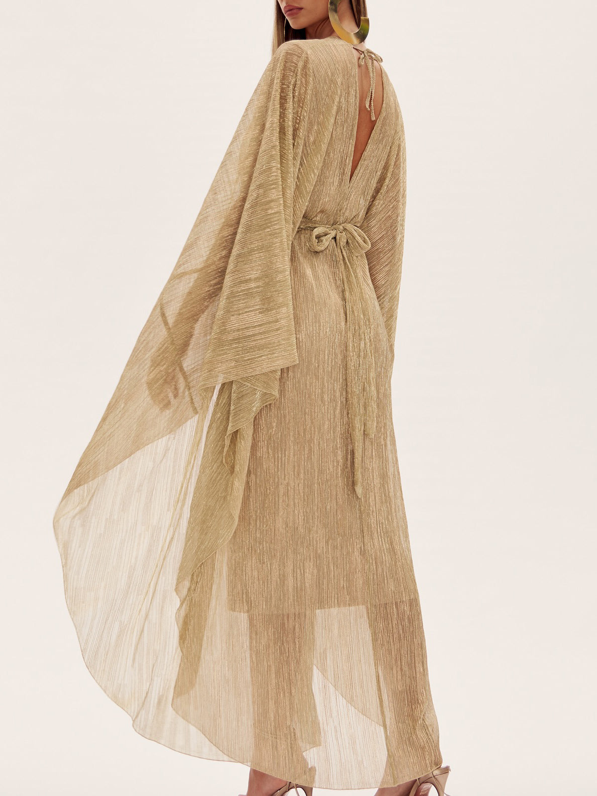 शैम्पेन डीप वी प्लीटेड डोलमैन स्लीव ड्रेस