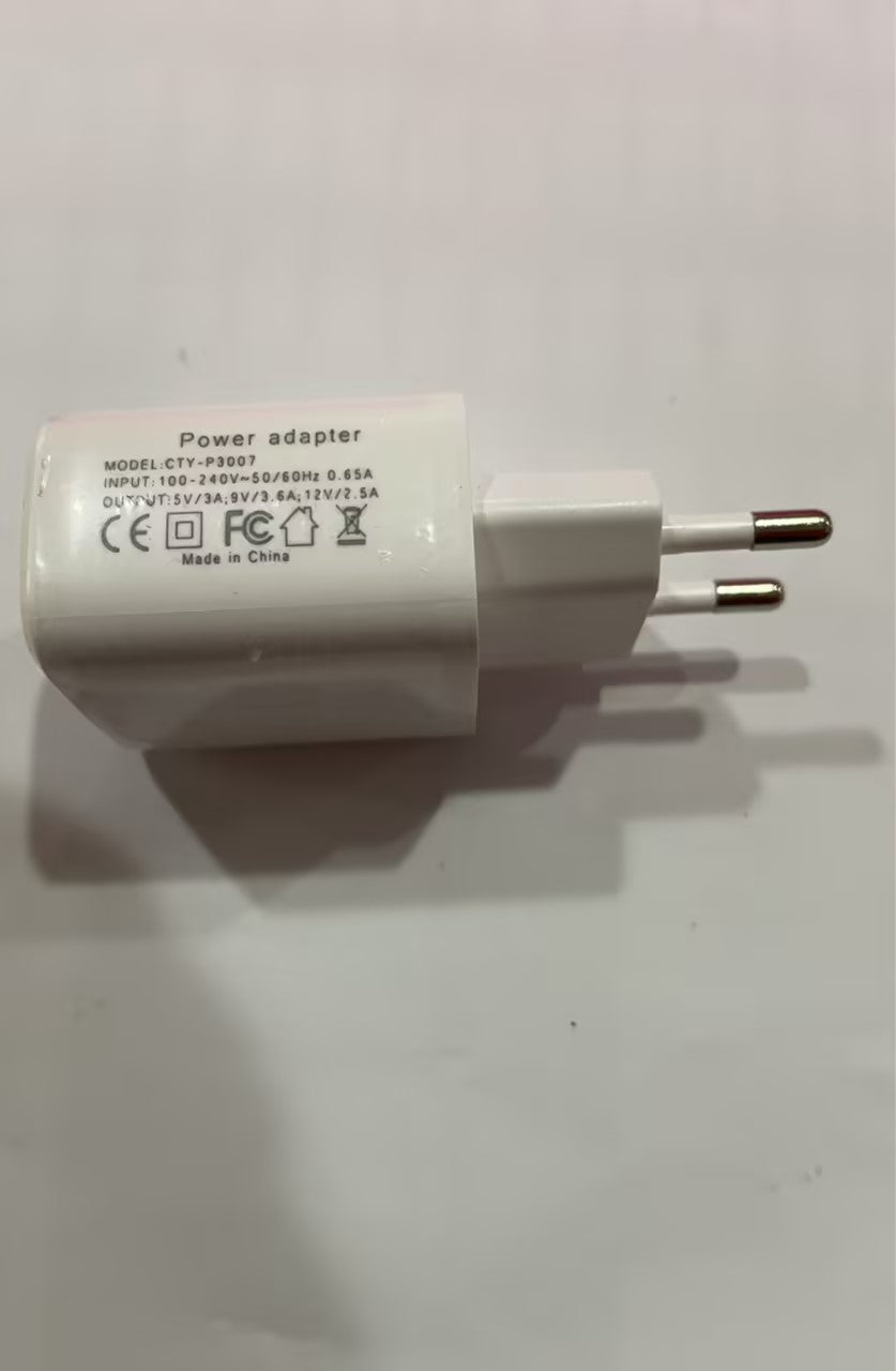 مصباح LED ذكي جديد على شكل حرف G، مزود بمكبر صوت بلوتوث وشاحن لاسلكي، يعمل بتقنية التحكم عبر تطبيق، مثالي لغرفة النوم وديكور المنزل.