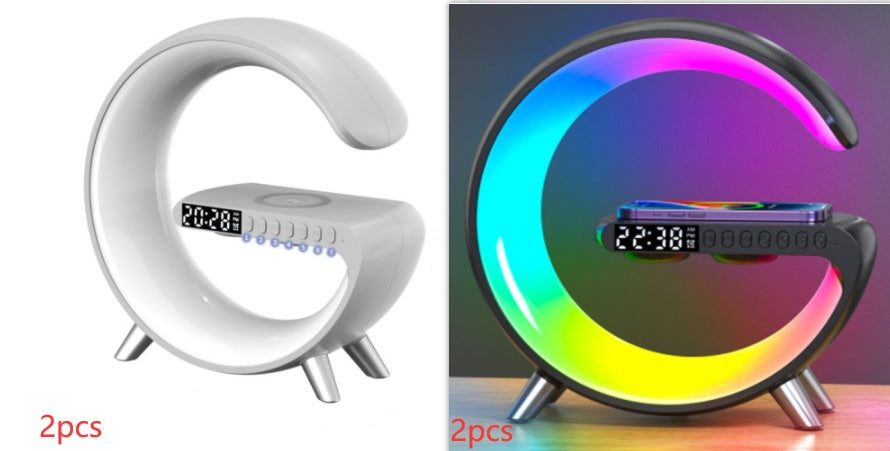 مصباح LED ذكي جديد على شكل حرف G، مزود بمكبر صوت بلوتوث وشاحن لاسلكي، يعمل بتقنية التحكم عبر تطبيق، مثالي لغرفة النوم وديكور المنزل.